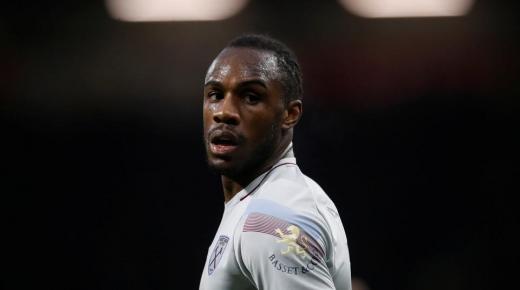 بعد واقعة صلاح.. مهاجم وست هام يطالب بمعاقبة فريقه