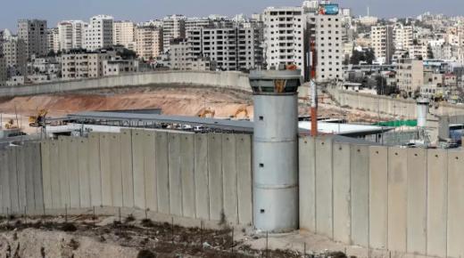 إعلام الاحتلال: نشر دروع أسمنتية في غلاف غزة لهذا السبب