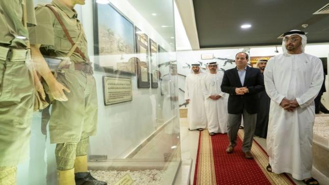 محمد بن زايد والرئيس المصري يزوران متحف العلمين الحربي