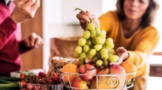 للتقليل من مخاطر البروتينات الضارة تناول الفواكه