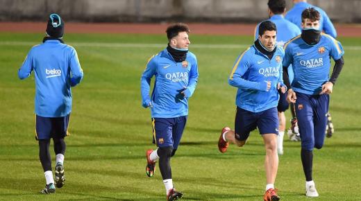 برشلونة يبدأ رحلة اللقب الثالث أمام الطموح غوانغجو