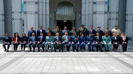 عبدالله بن زايد يلتقي طلبة الإمارات الدارسين في الولايات المتحدة