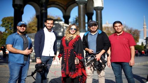 دلال ابو آمنة تغني مزيج من التراثين التركي والفلسطيني “يا زماني “