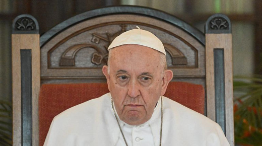 “حرب أهلية” على البابا فرنسيس