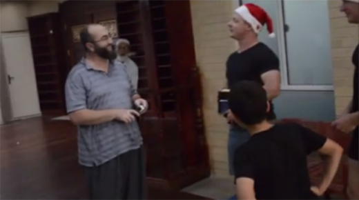 حاول استفزاز مسلمين في أستراليا فأهان نفسه