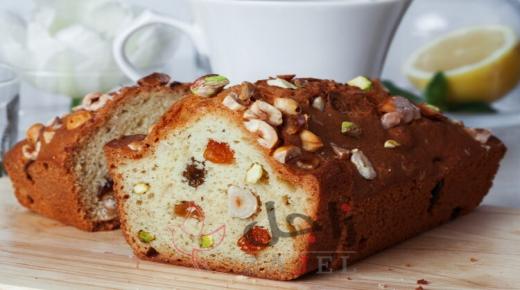 كيك المكسرات والزبيب