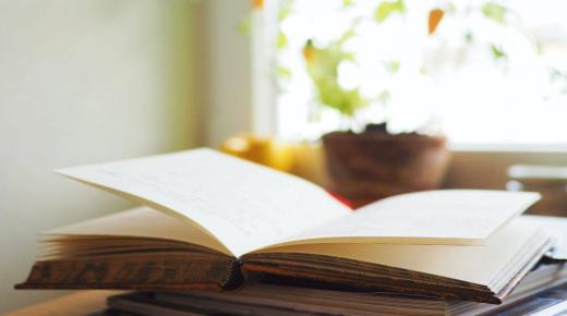 الدماغ يدمج قصص الكتب الورقية أسرع من الرقمية