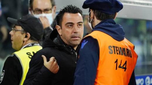 تشافي يبلغ 6 لاعبين بأن لا مستقبل لهم في برشلونة