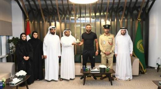 كريم بنزيمة يقضي إجازته في دبي