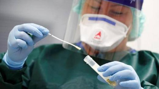 أبوظبي تسمح للصيدليات بتوفير خدمات التطعيم ضد «كوفيد-19» وفحص «PCR»