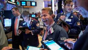 «وول ستريت» تُنهي أفضل أشهرها منذ 2020 بدعم الأرباح