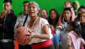 نجمة جديدة لـ”تيك توك”.. عجوز تُظهر مهارات خرافية في السلة