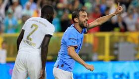 جوارديولا يلمّح لتمديد عقده مع «سيتي» وبيع سيلفا