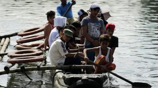 إعصار يدمر منازل بتكساس وآخر يهدد وسط الفلبين