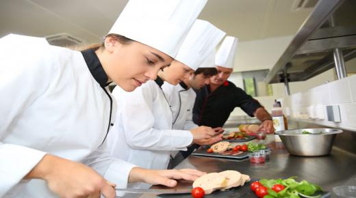 تعيين طاه في مطبخ المستشارية الألمانية بسبب زيادة الضيوف