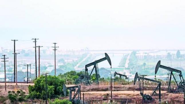 النفط يتراجع وسط مخاوف من بطء انتعاش واردات الصين