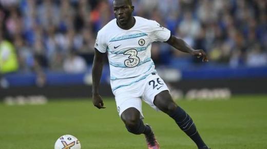 كوليبالي قائد وملهم منذ صغره ولعب كرة القدم بقائم من حجر