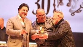 ملحم زين يغنّي أردني ووالده يكرمه