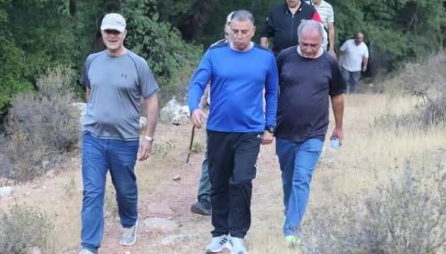 وزير أردني يروّج للطبيعة بالمشي 8 كم