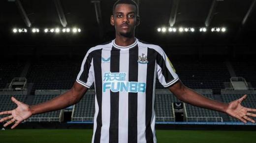 السويدي إيزاك أغلى لاعب في تاريخ نيوكاسل وسوسييداد