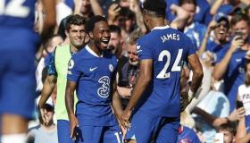 لينيكر يشيد بفوفانا أفضل مدافع في العالم