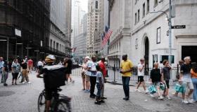 «وول ستريت» تقترب من سبتمبر.. هل تبددت سحابة «الارتفاع الصيفي»؟