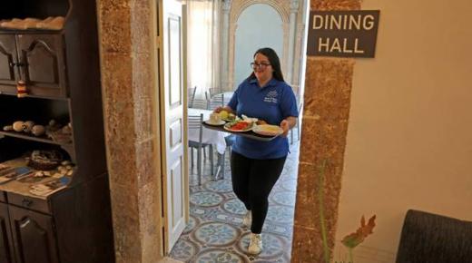 فندق في بيت لحم يدعم المعوقين بالتوظيف