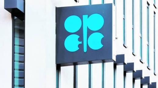 «أوبك+» تدرس إبقاء إنتاج النفط دون تغيير خلال أكتوبر