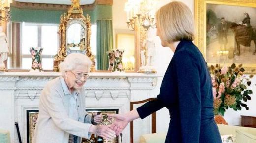 العالم يودع إليزابيث