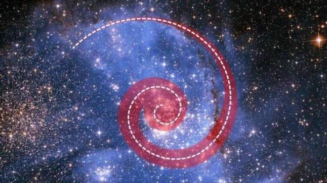 هابل يرصد «عنقود نجمي لولبي» يفسر تكوّن النجوم
