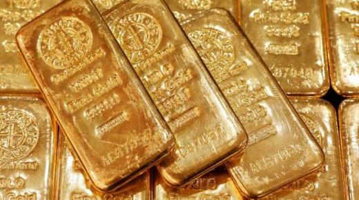 الذهب يهبط إلى أدنى مستوى في عام ونصف