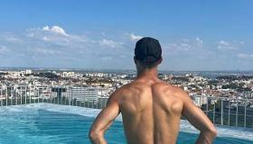 رونالدو في إجازة.. وميسي يحطم رقمه بسجل فريد