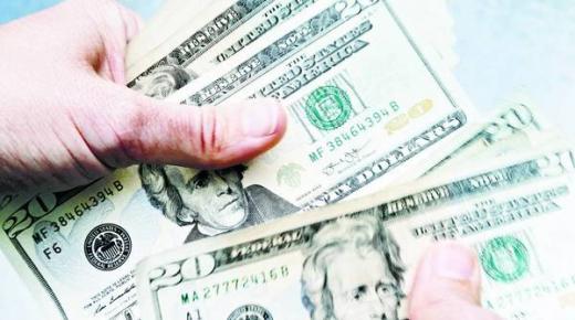 الدولار يقفز لأعلى مستوياته في 20 عاماً