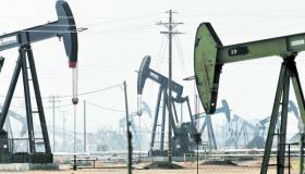 أسعار النفط تستقر في ظل تراجع الدولار