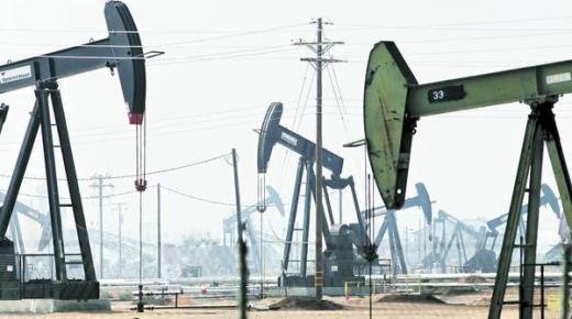 أسعار النفط تستقر في ظل تراجع الدولار