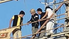 4 شبّان يهددون بانتحار جماعي في الأردن