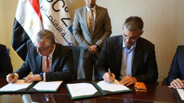 «اقتصادية قناة السويس» توقع عقداً مع «أجيليتي» الكويتية لتطوير الخدمات الجمركية