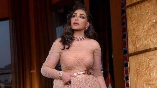 الفنانة أحلام تتكفل بعلاج طفلة تعاني ضعف السمع