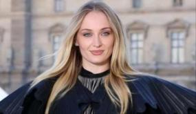 عملية تجميل فاشلة تودي بحياة مؤثرة ايطالية