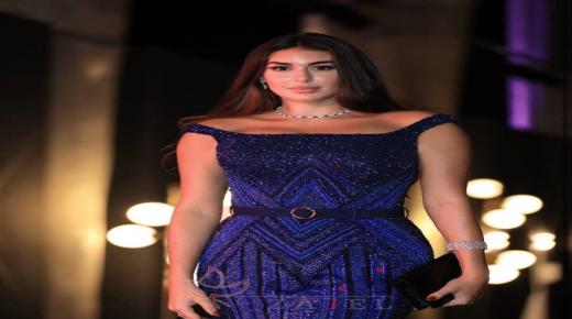 اطلالة ياسمين صبري في مهرجان الجونة…من يعرف في علوم الطاقة سيعرف أن اللون الأزرق هو أعلى درجة فيها