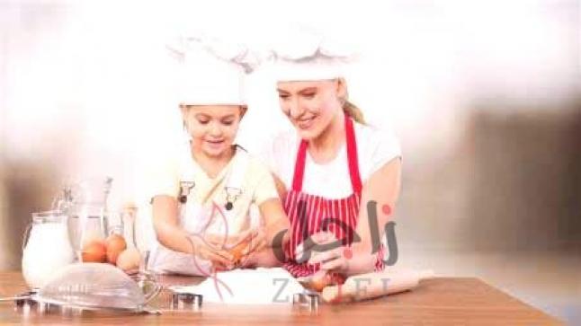 تعرفي على كيفية تعليم طفلك مهارة الطهي بأمان؟
