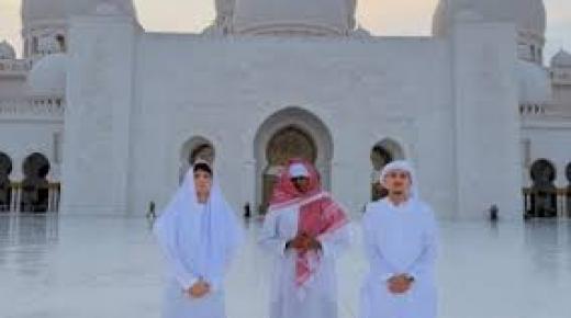 لامين جمال يشعر بالسلام بعد زيارته لمسجد الشيخ زايد