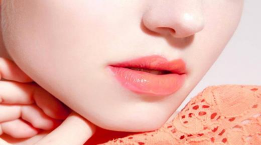 إليكِ هذه الطرق السهلة لتوريد الشفاه والخدود