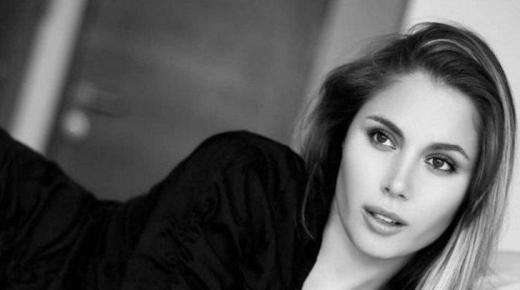 العثور على جثة ملكة جمال معلقة في حمام غرفتها