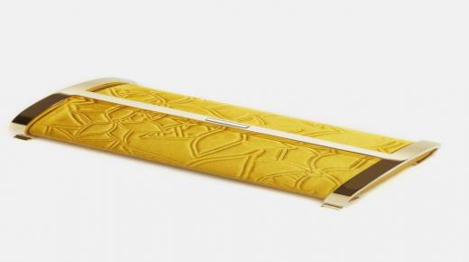 تعرّفي إلى حقيبة METROPOLITAN INSIGNIA من سي إتش كارولينا هيريرا