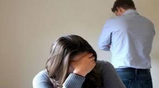 سيدة تطلب الطلاق والسبب: «حماتي تغار من شدة جمالي وتحاول تشويه وجهي»