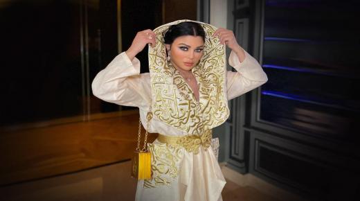 •	موديلات أزياء مُطرزة بالشعر العربي من وحي النجمات