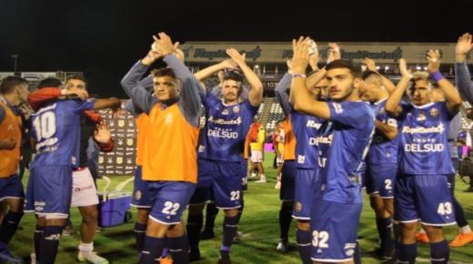 خيمناسيا يعتلي صدارة الدوري الأرجنتيني مؤقتاً