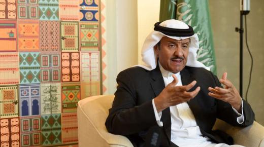 روغوزين: سنقدم برنامجا استعراضيا لأول رائد فضاء سعودي