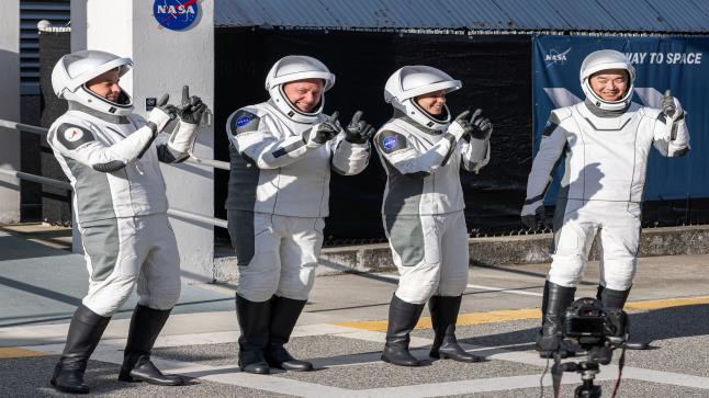 وكالة ناسا تعيد بشكل طارئ 4 رواد فضاء الى الأرض لأسباب صحية